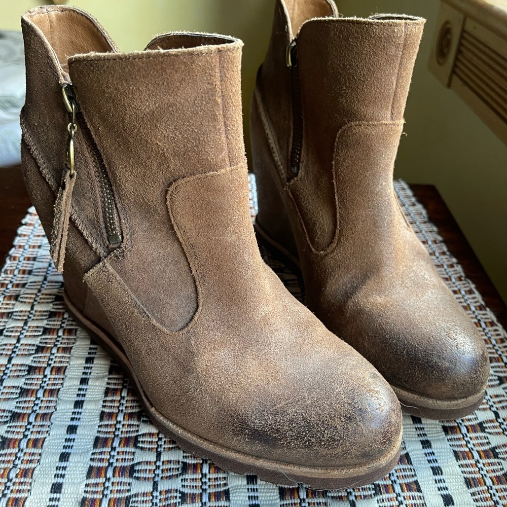 Suede Ugg wedges - Picture 2 of 4